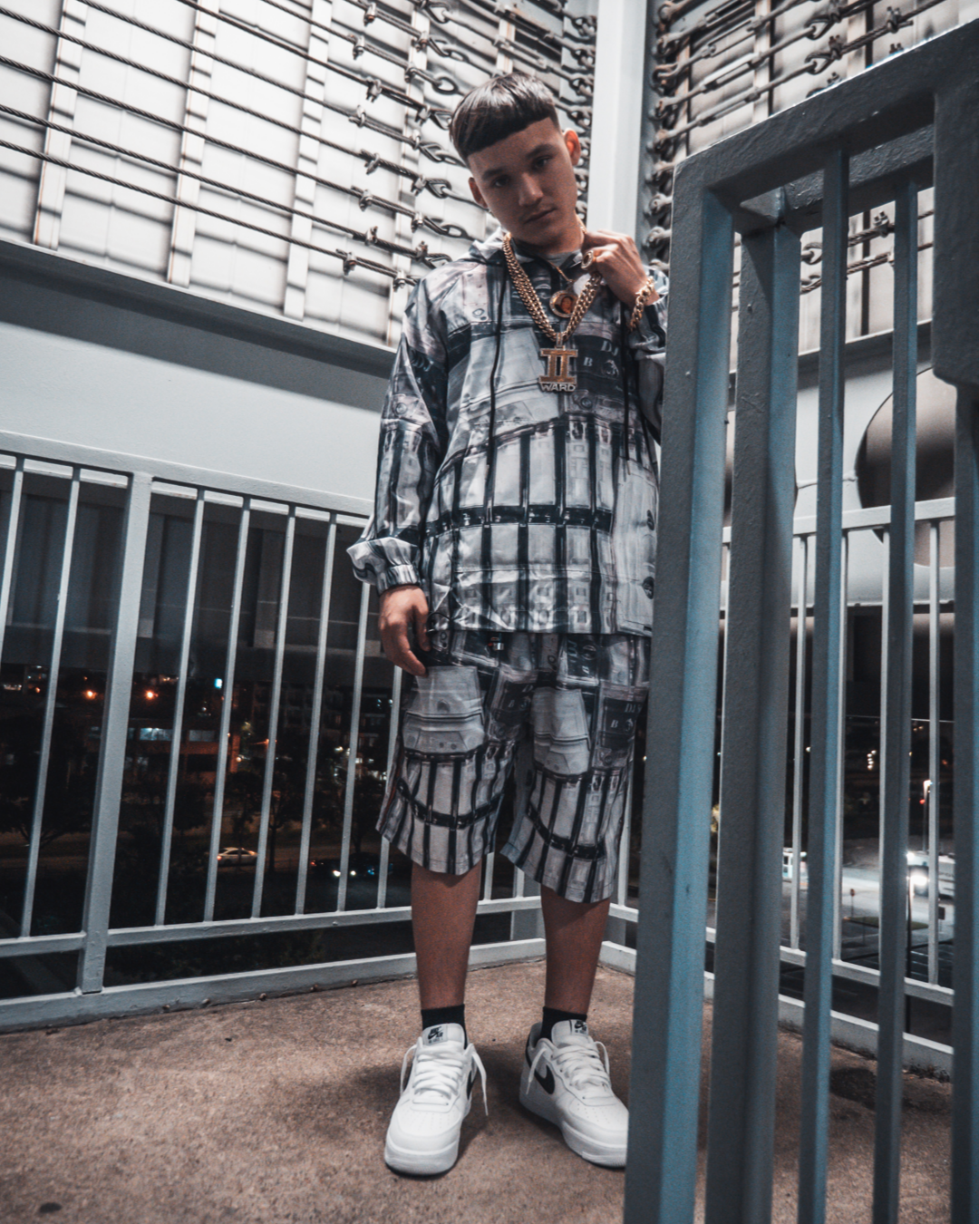 Screw tape Windbreaker