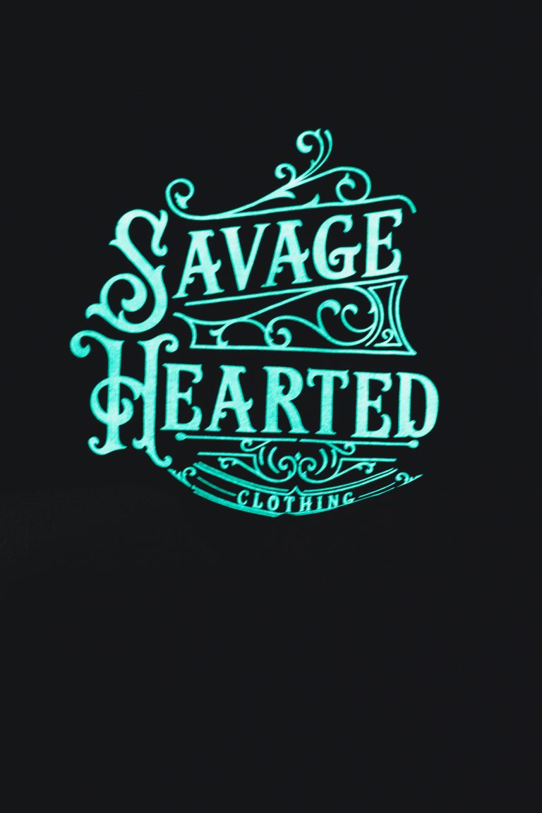 Camiseta sin mangas de corazón salvaje -Brilla en la oscuridad
